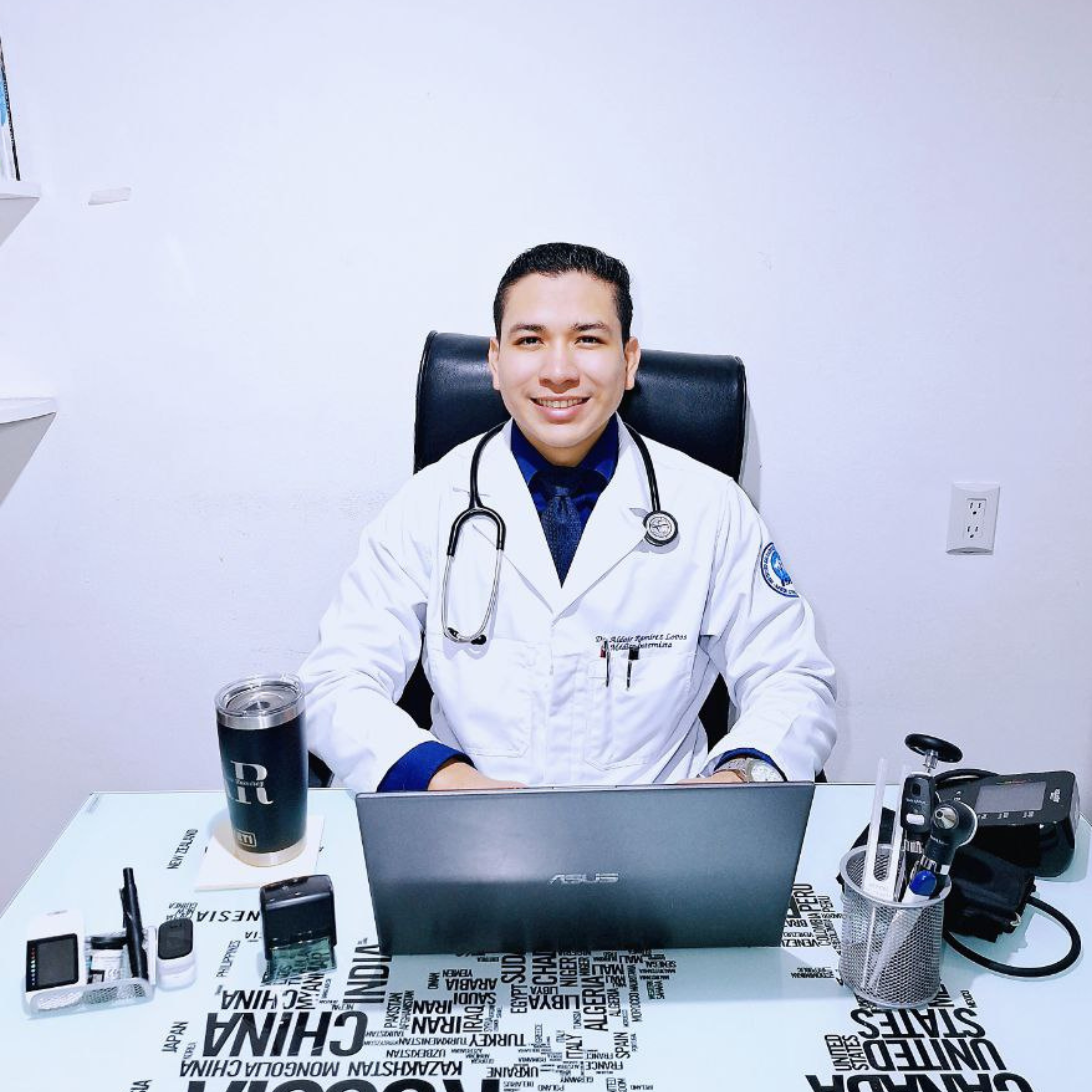 Dr. Aldair Ramírez Lovos, Especialista en Medicina Interna